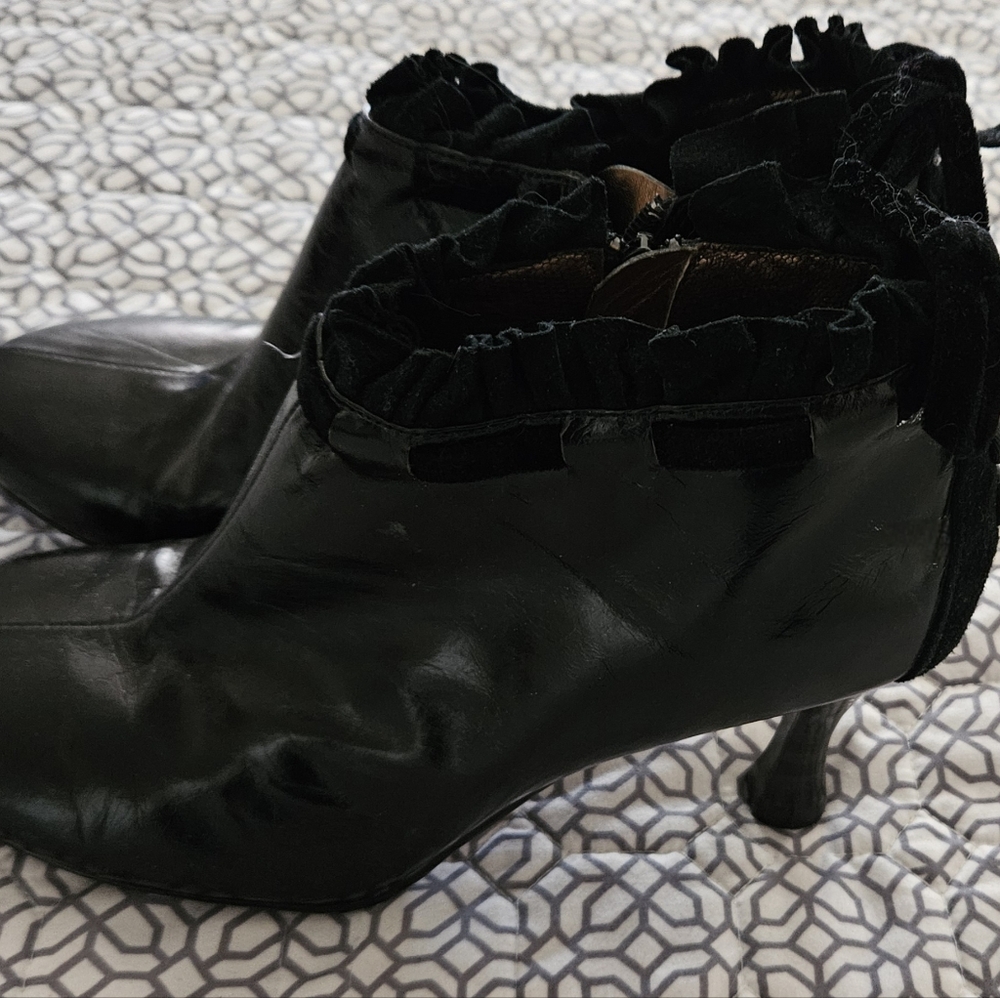 Kenzie, black patent leather bootie. Size 8.5 M - Picture 5 of 6